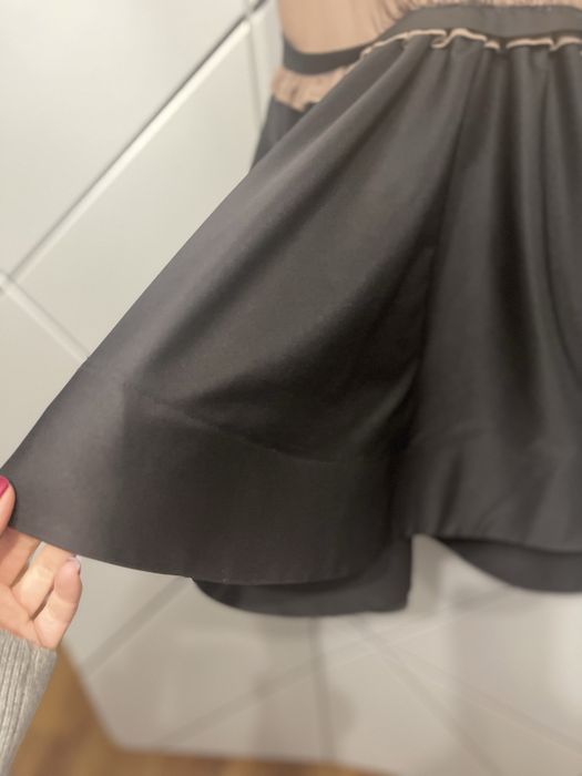 Sukienka manifio elegancka, ale na kazdą okazjs