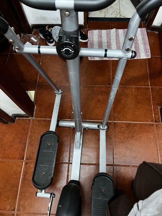 Elitica preta pouco usada