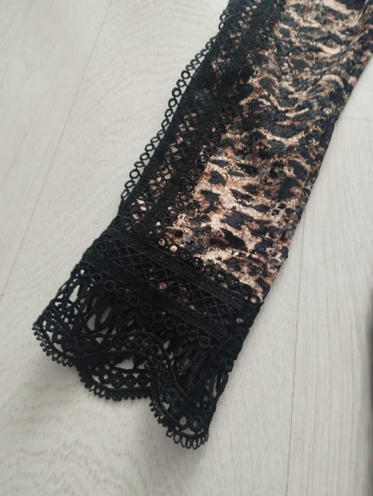 Reserved czarna sukienka w panterkę z koronką r. 34 XS