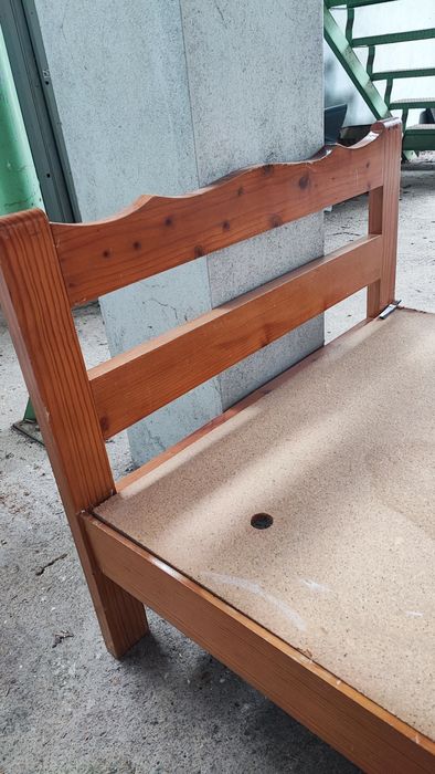 Cama solteiro em pinho (sem colchão)