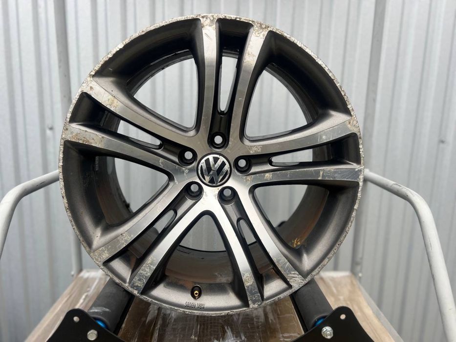 Диски Volkswagen 9R19 5x112 ET33 DIA57.1 5NO071499