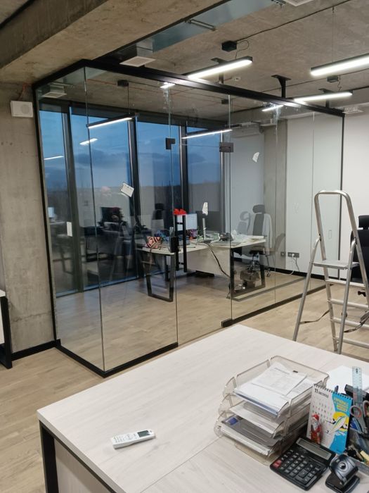 Скляні перегородки, офісні перегородки, скляні двері, автоматика