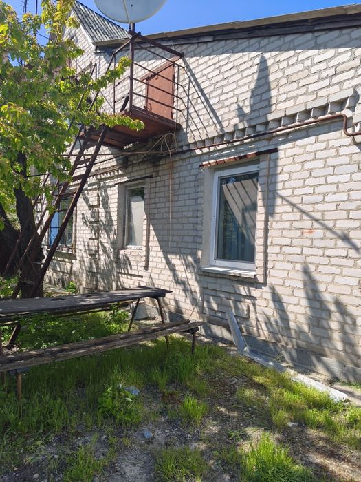 Продам будинок в центрі міста.