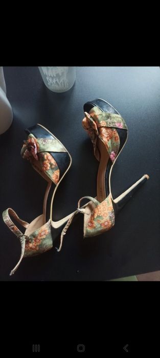 Nowe buty damskie Flowers