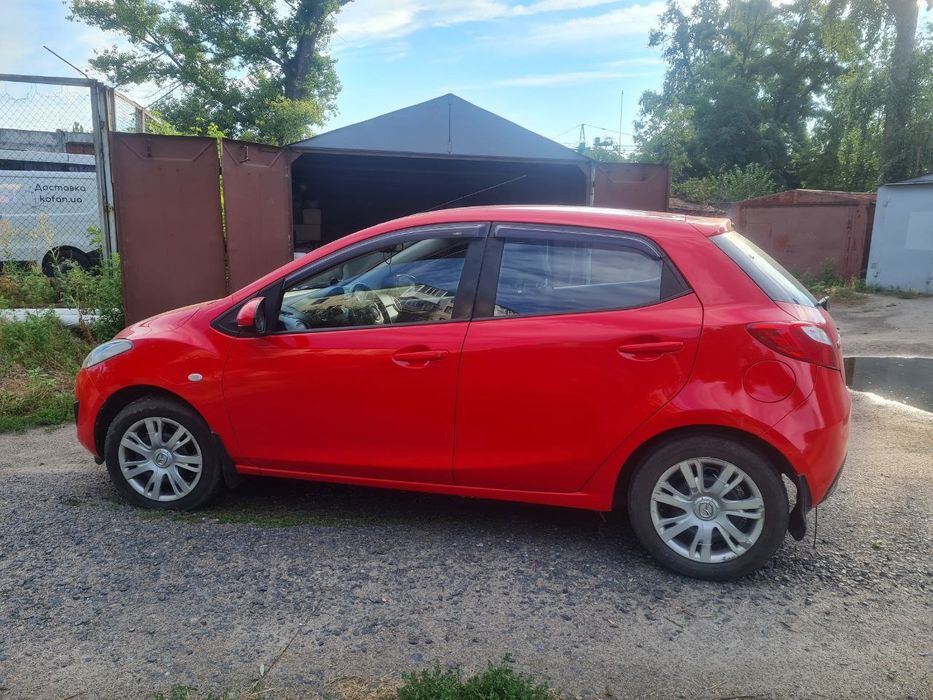Mazda 2 2010 рік