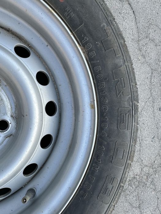 Продам  запаски. До лафети  195/50 R13 C