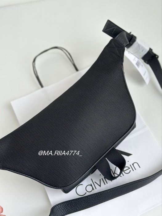 Бананка Calvin Klein