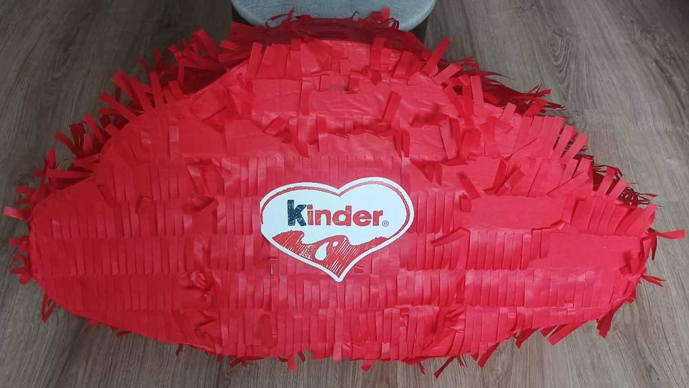 Kinder PINIATA chmurka z naklejkami