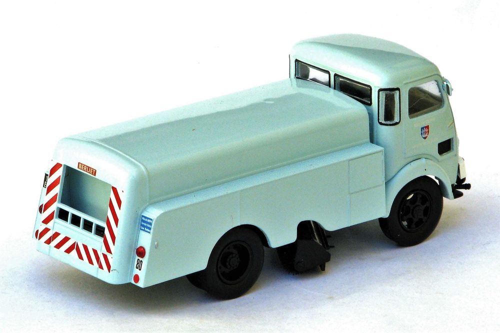 Camião Berliet GLB 4x4 Cisterna 1/43 Ixo novo em blister