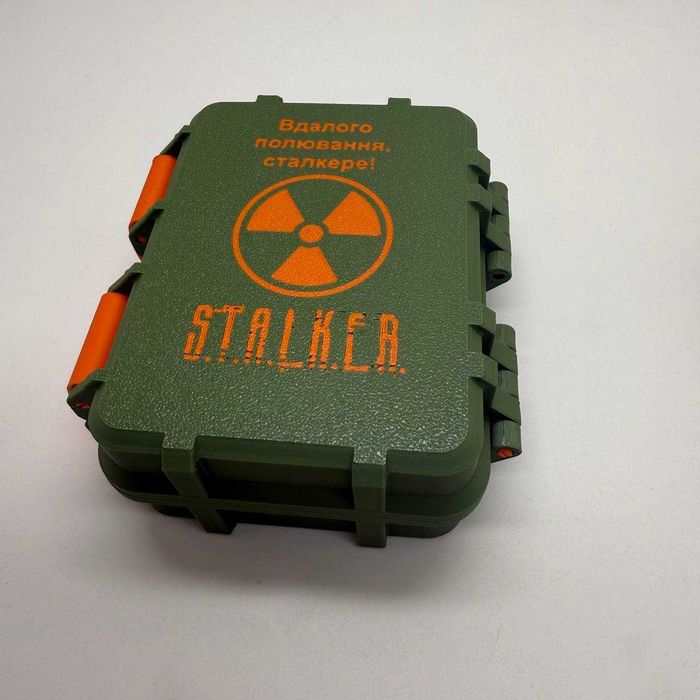 Бокс для карток у стилі STALKER2 з написом "Вдалого полювання, сталкере!"3D-друк