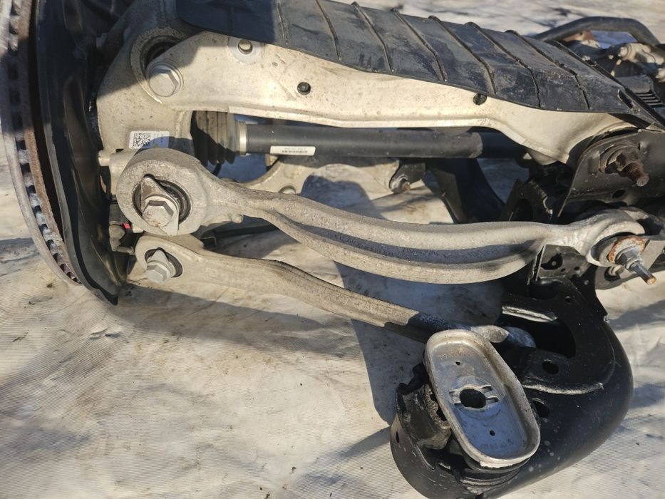 Задня підрулююча рейка 4M0501055AB Audi Q7 4M Q8 підрамник балка цапфи