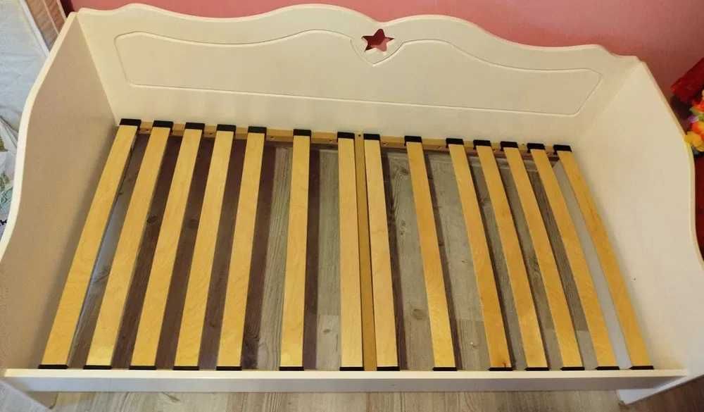 Sprzedam łóżko dziecięce w stylu księżniczki.