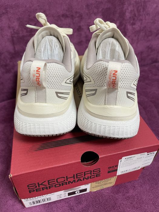 Бігові жіночі кросівки Skechers Elevate 2.0 36 розмір
