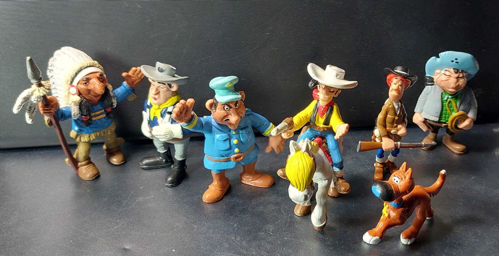 Lote de 8 Bonecos em PVC. Galeria Lucky Luke