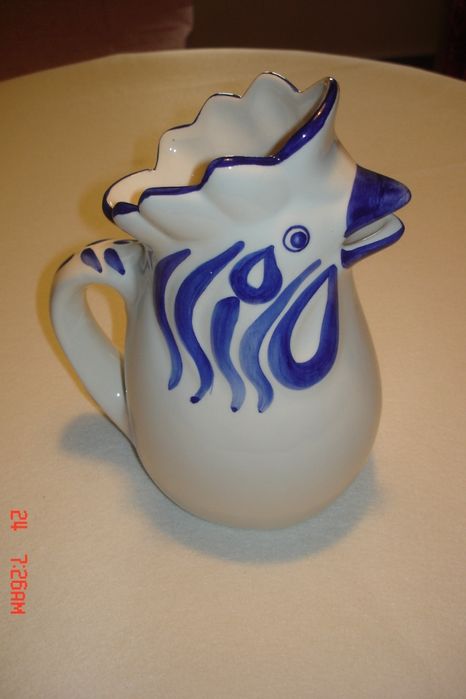 Jarro em Faiança com forma de Galo Pintado à Mão