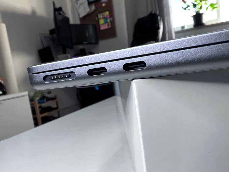 MacBook Air 13" M3 (16GB/256GB) c/ Garantia 2027 e Fatura - IMACULADO!