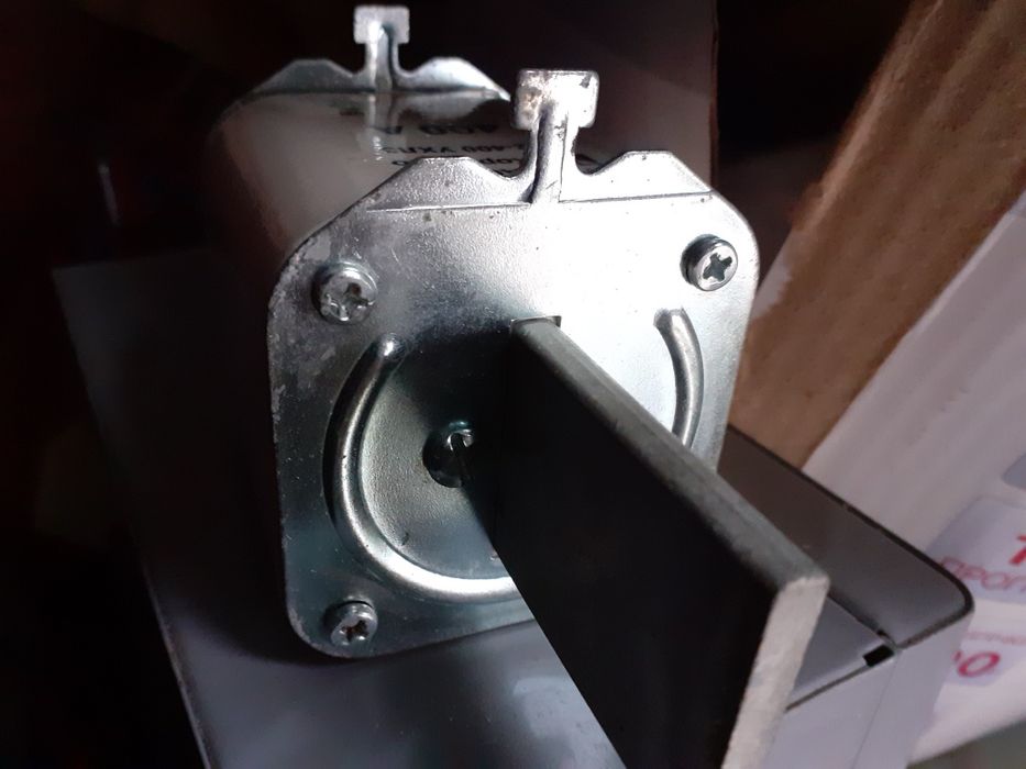 Манометр,предохранитель  автомат