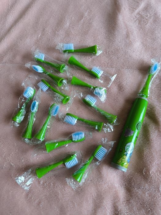 Escovas eléctrica criança + recargas seladas