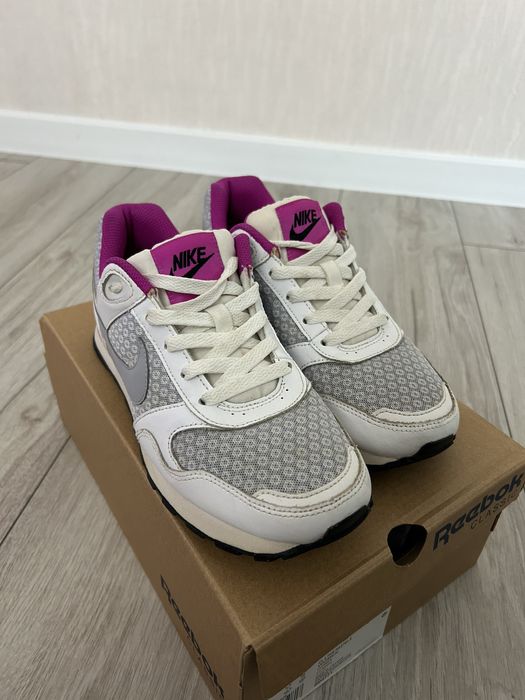 Жіночі Кросівки Nike 37 розміру