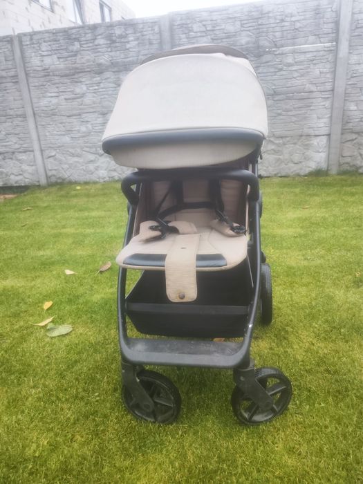 Прогулянкова коляска Carello Bravo