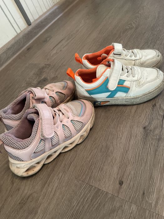 Кросівки для двору