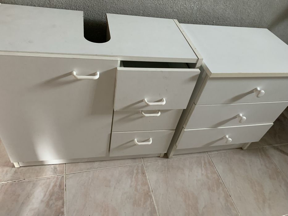 Cama de solteiro - colchão e mesas de cabeceira