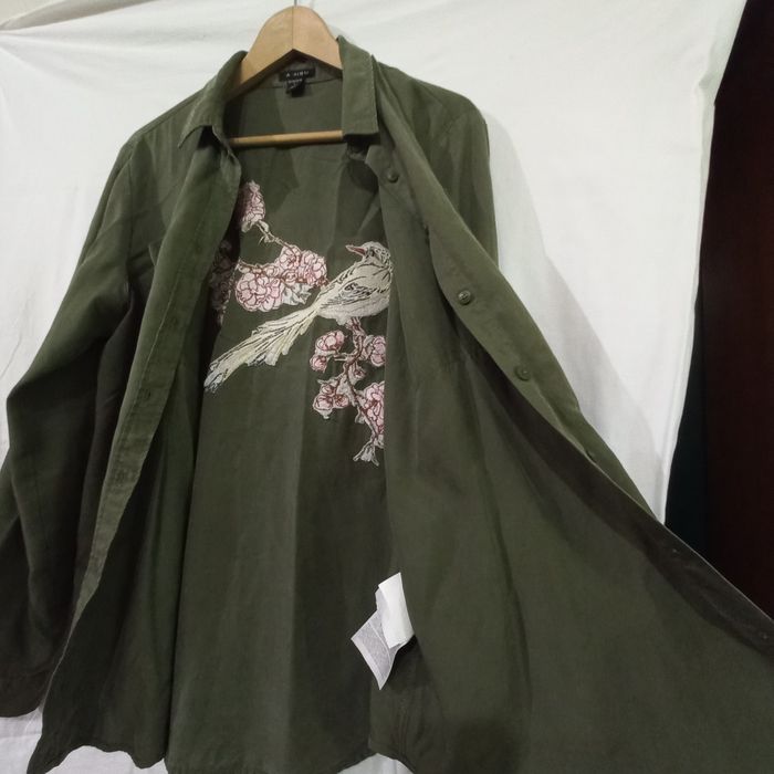 Camisa verde com bordados nas costas Tam L