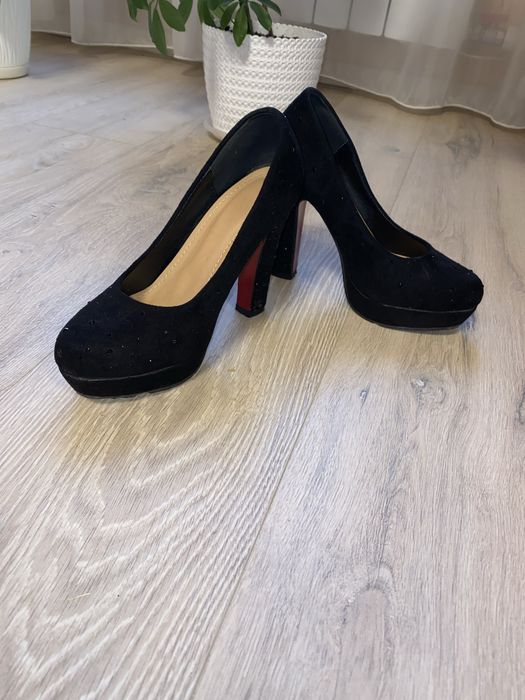 Чорні туфлі  36 розмір