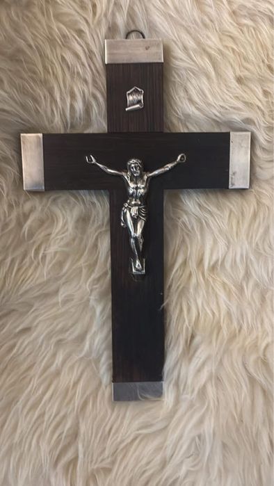 Cruz em pau santo e prata