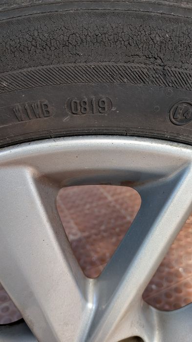 Jantes Originais Toyota Auris 16" + Pneus Barum 205/55 R16