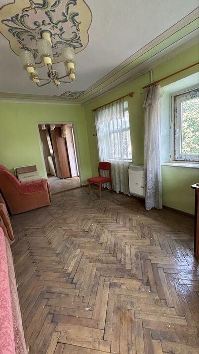Земля і Частина будинку в центрі Довжка