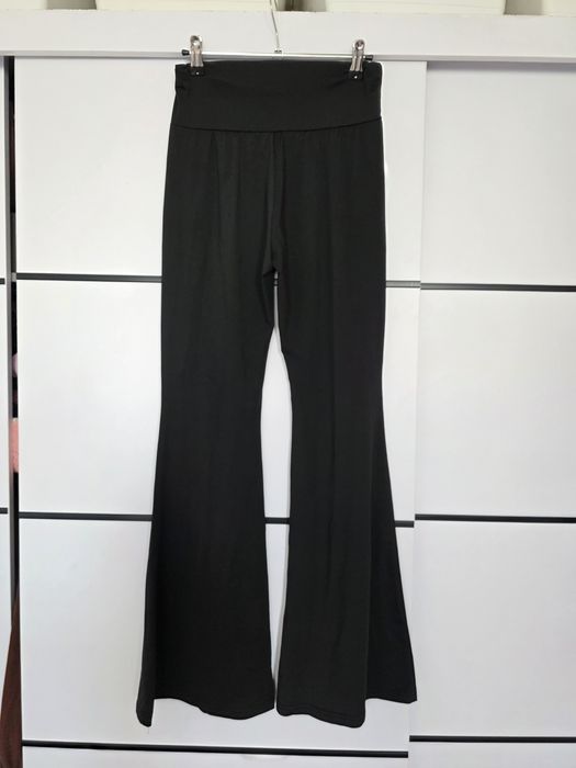 Czarne Rozszerzane legginsy