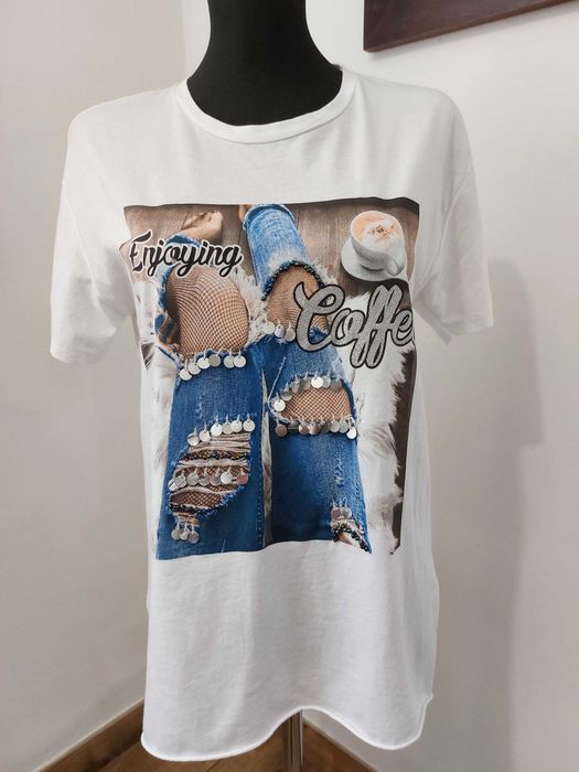 Biały, asymetryczny T-shirt z nadrukiem, S