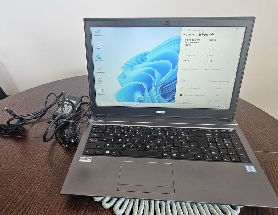 Stonebook   Clevo N751WU 15,6" i5-8th  Win11 256 GB 8 GB ram
