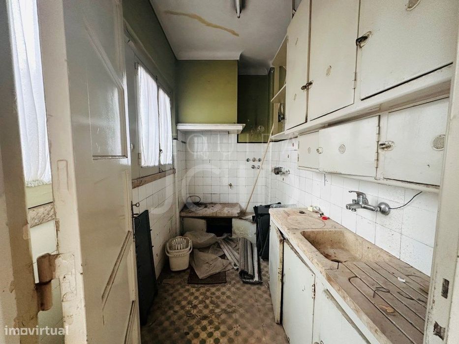 Apartamento T0+1 com Grande Terraço e Sótão - Avenidas Novas, Lisboa