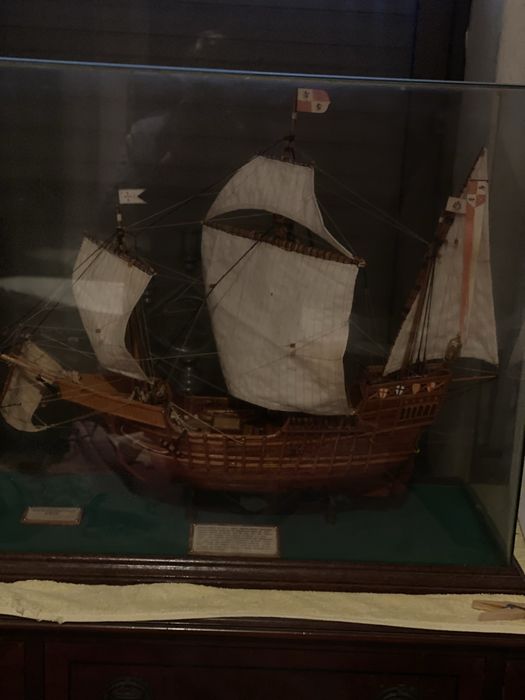 Modelo barco de madeira