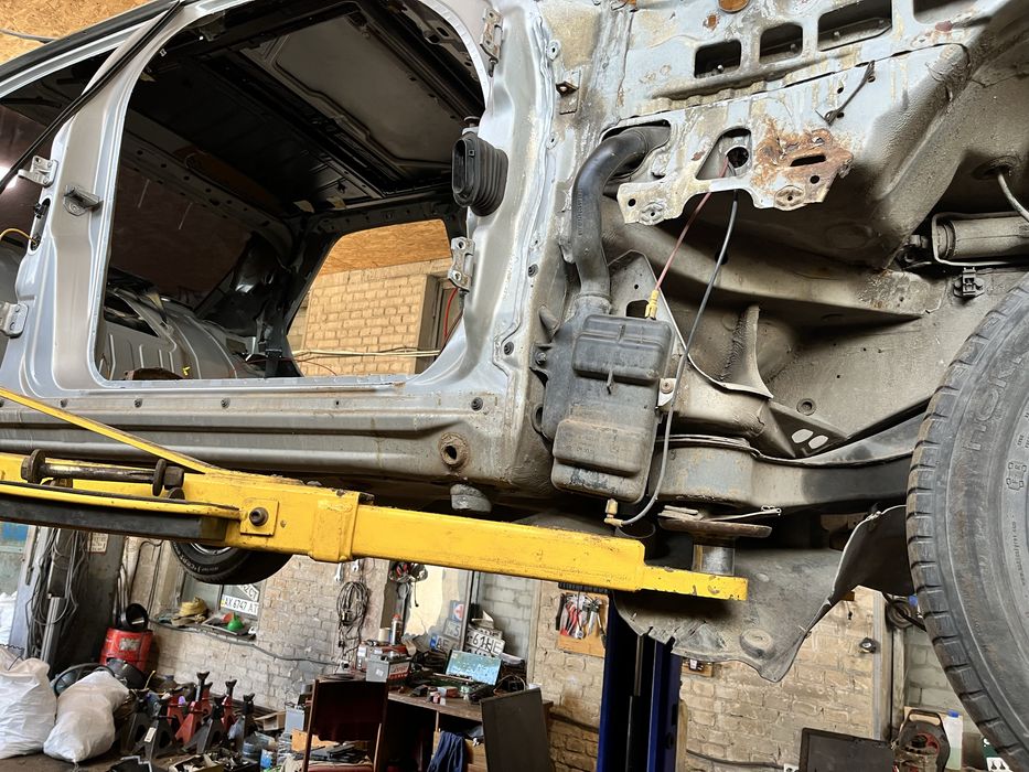 Продам кузов на ходовой mercedes w 140