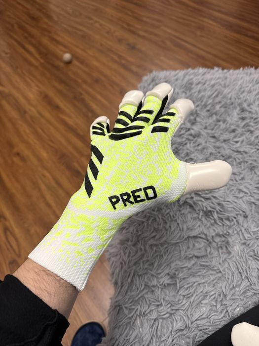 Воротарські рукавиці Adidas Predator Pro Hybrid