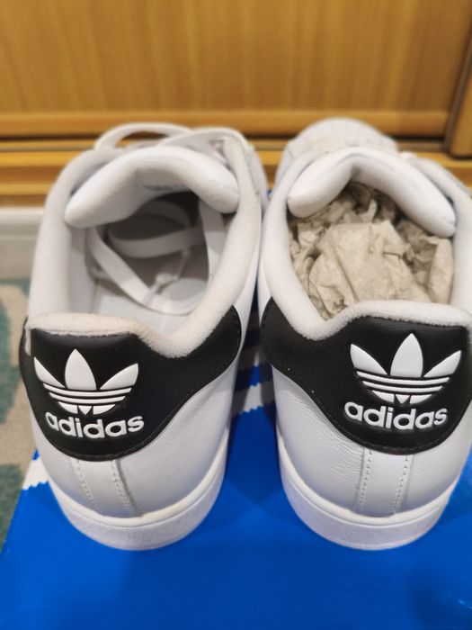 Tênis adidas superstar