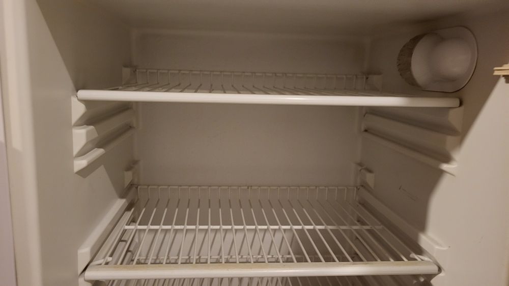 Lodówka mała z zamrażalnikiem