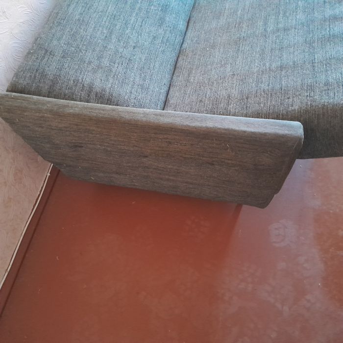 Диваны . Кресло . Б / У . Нужны будут мужские руки !