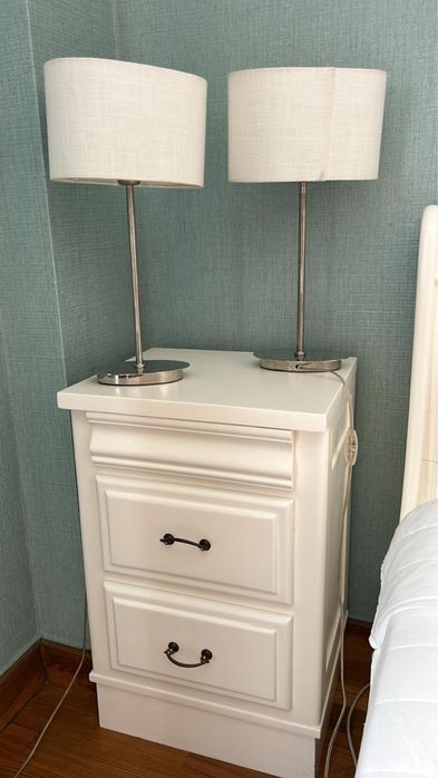 Mobilia de quarto em  madeira maciça