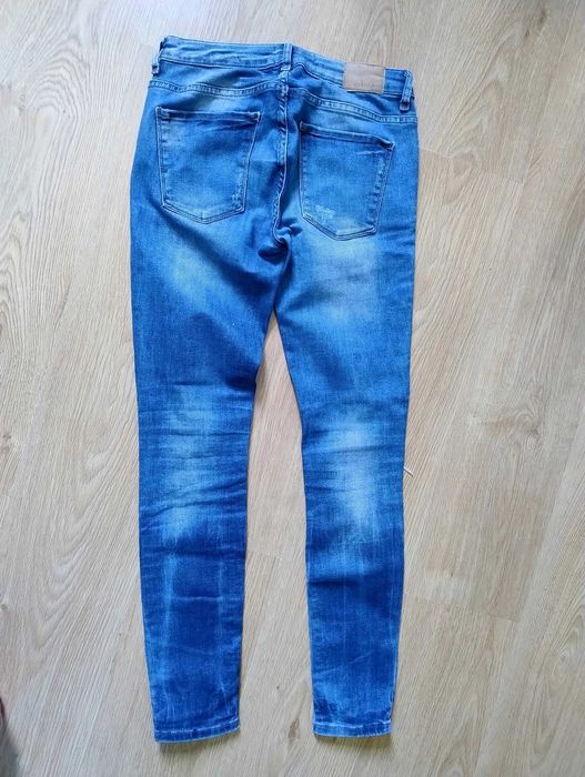 niebieskie jeansy Gina Tricot rozmiar 28/32