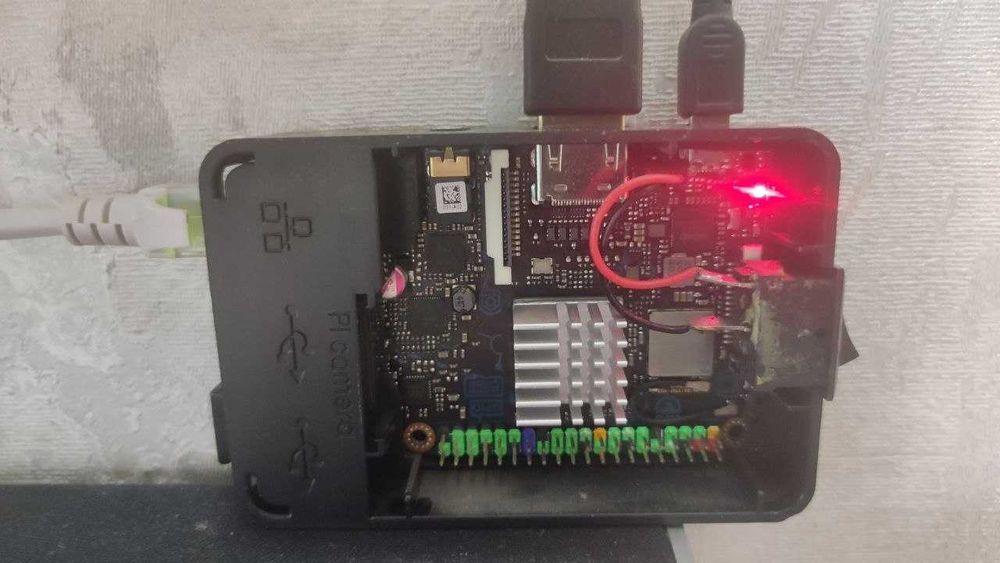 Одноплатный компьютер ASUS Tinker Board S 2G/16G (90ME0031-M0EAY0)