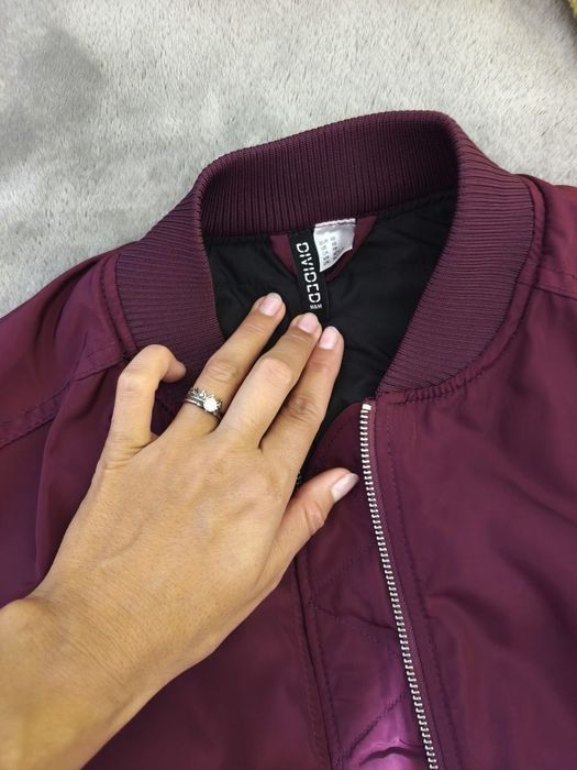 Стилная Женская куртка бомбер H&M Divided