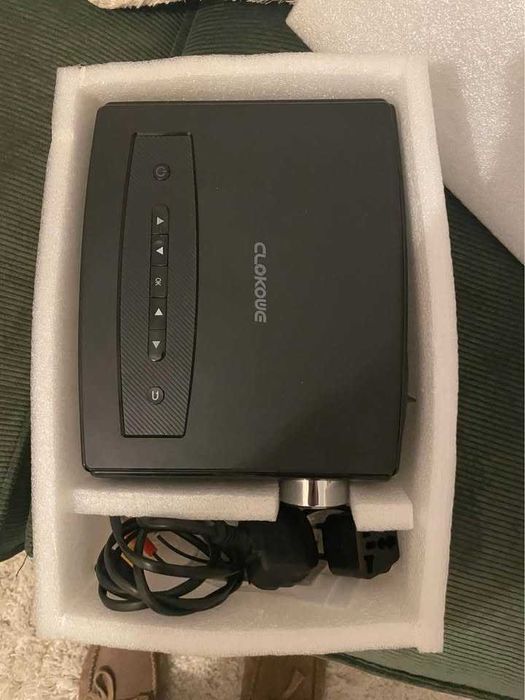 Projetor de vídeo 1080p com WiFi e Bluetooth - como novo