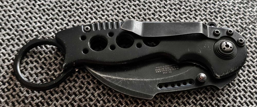 Nóż składany Karambit