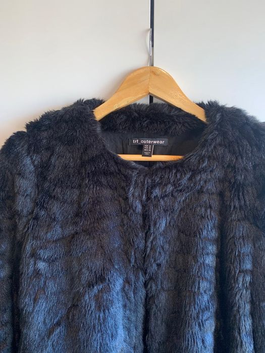 Casaco de pêlo preto Tam. M da Zara