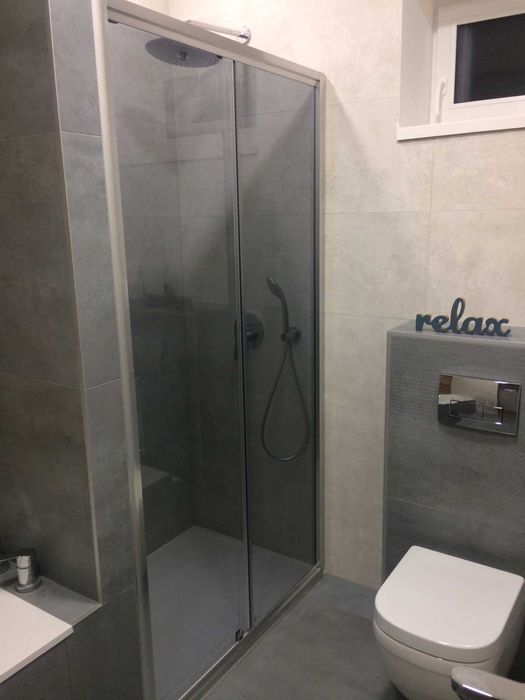 Заказать душевую дверь перегородку в нишу.