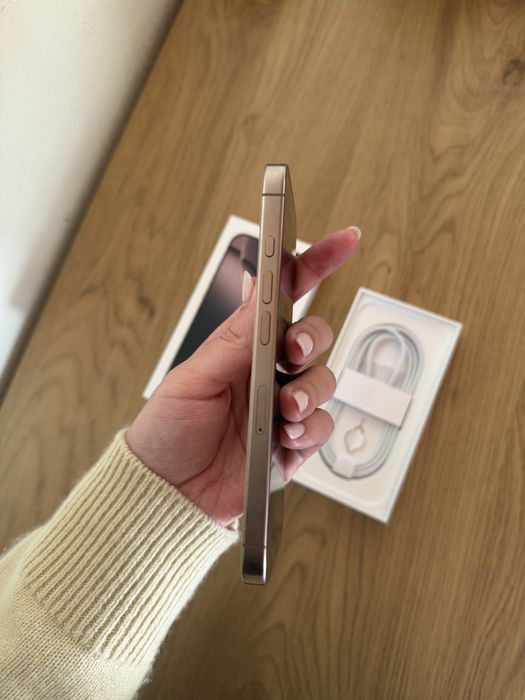 iPhone 16 Pro 128GB Dourado – Como Novo, Sem Riscos + Carregador Novo